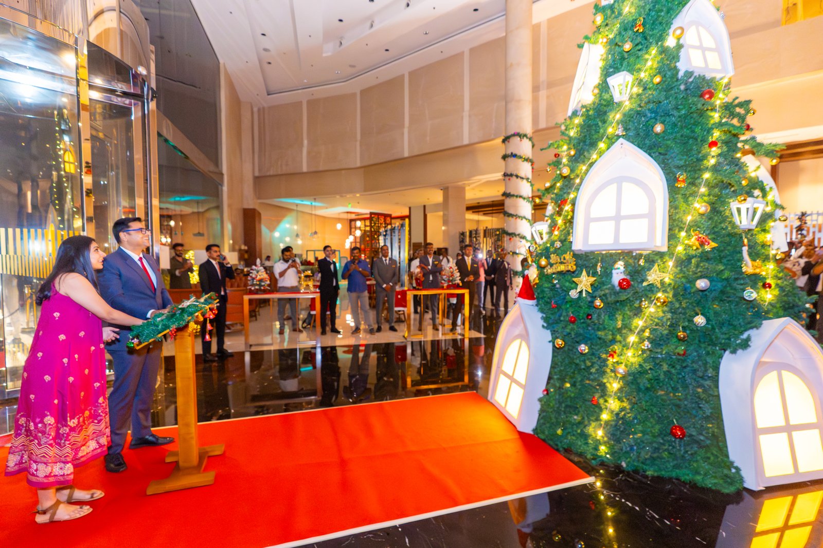 IMG_Kochi Marriott Hotel General Manager Sachin Malhotra and popular actress Leona Lishoy unveils the Christmas Tree Lighting